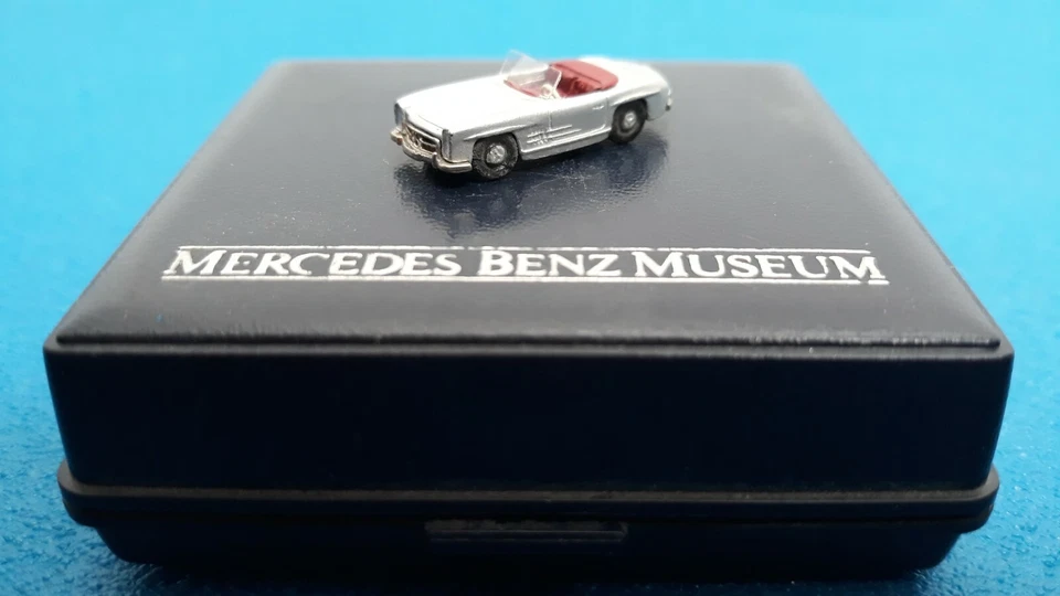 Mercedes Benz Museum - miniatura della Mercedes 300 SL Roadster W198 II - Immagine 3 di 4