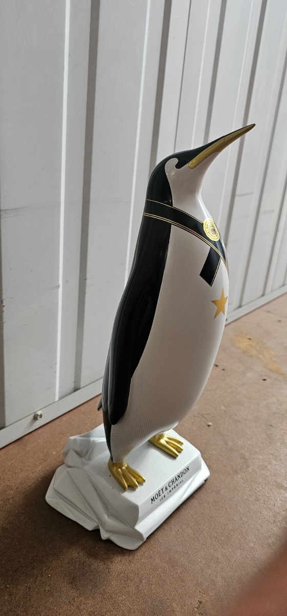 Moët & Chandon penguin eliot Figure, used condition with some