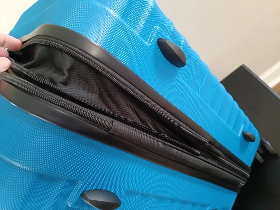 Equipaje 26 pulgadas lado duro giratorio marca Amazon Basics azul claro Foto 4 de 4