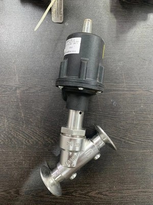 NEW GEMU 554 Pneumatically Operated Angle Seat Globe Valve DN15