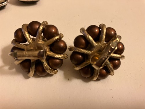 vintage estate brown cabochon cluster bead clip on earrings - Picture 2 of 2