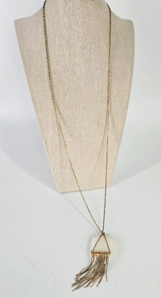 Collar de moda de 30 pulgadas con borla blanca octágono de piedra de topacio tono dorado Foto 3 de 4