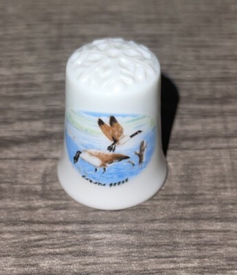 DE A COUDRE COLLECTION - PORCELAIN CANADA Geese Bird Thimble TMB005
