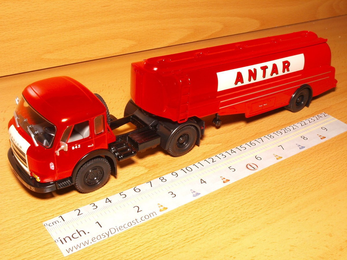 Miniature Camion Saviem JM200 – Citerne Antar – IXO Altaya 1/43 – Occasion