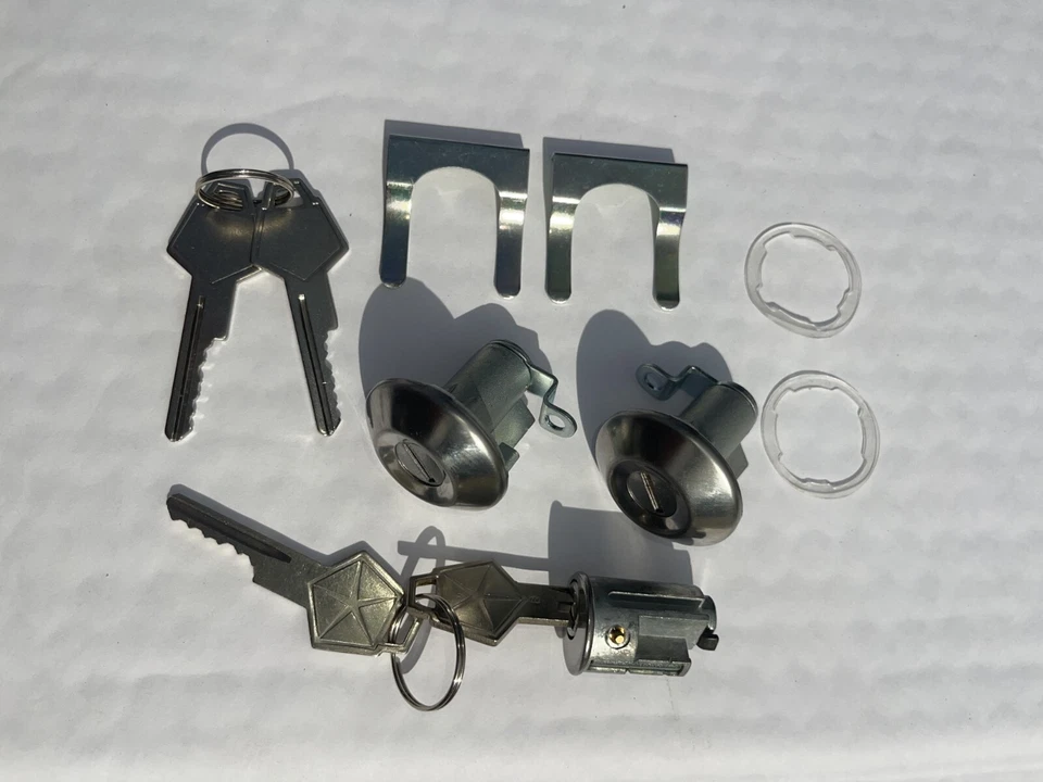 Juego de cilindros de cerradura de puerta de encendido Dodge Plymouth 61-65 Mopar A B C carrocería OEM llaves Foto 3 de 4