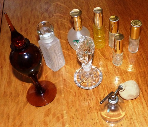VINTAGE LOT Lot of 10 Vintage Dainty Art Glass Perfume Bottles - Picture 2 of 22