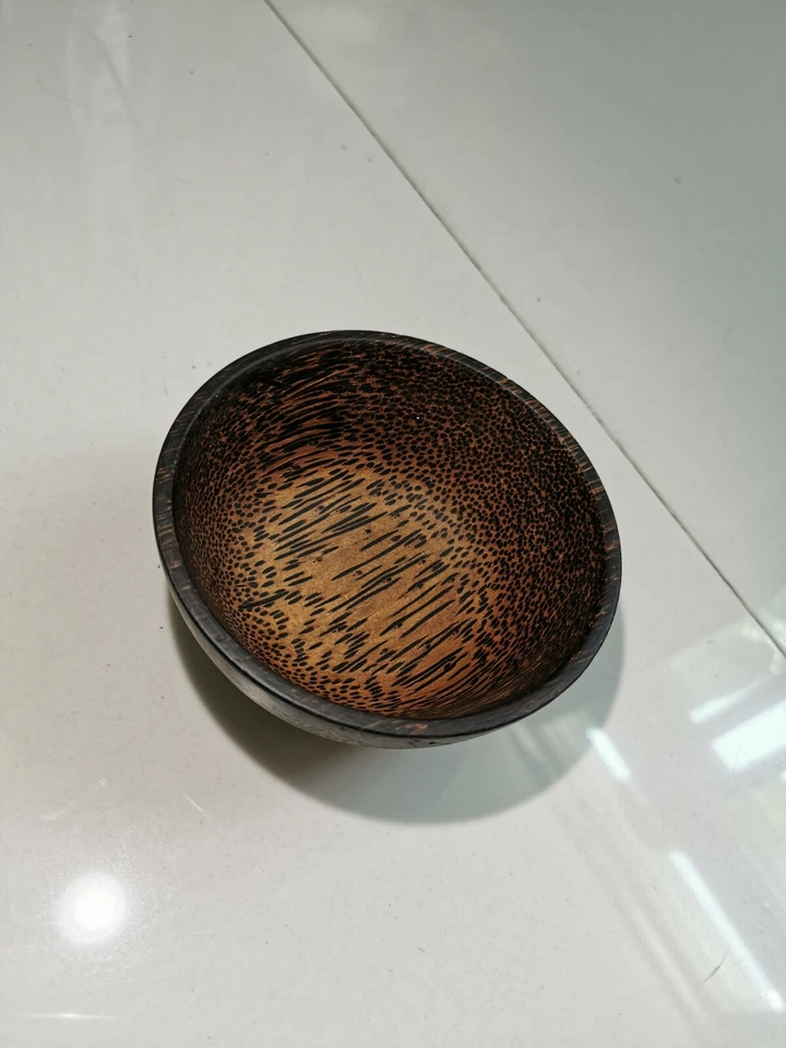 Vajilla de madera de coco natural hecha a mano tamaño mediano Foto 3 de 4