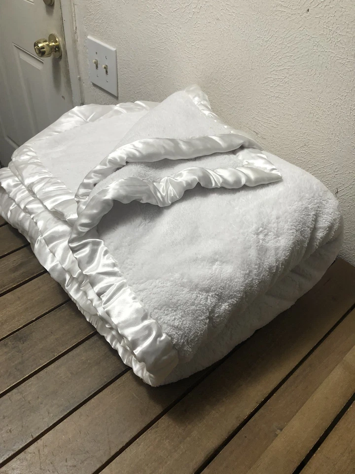 Simply Shabby Chic TWIN Plush White Blanket Satin Trim Rachel Ashwell 2Ply 69x91 - Image 4 of 4