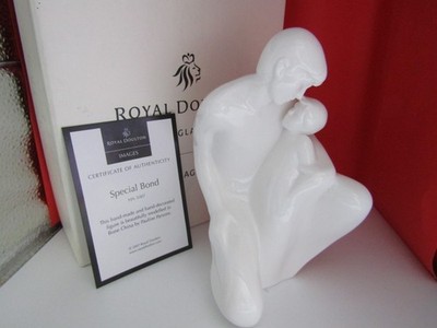 SPECIAL BOND ROYAL DOULTON WHITE BONE CHINA VATER SOHN FAMILIENBILDER HN 5007