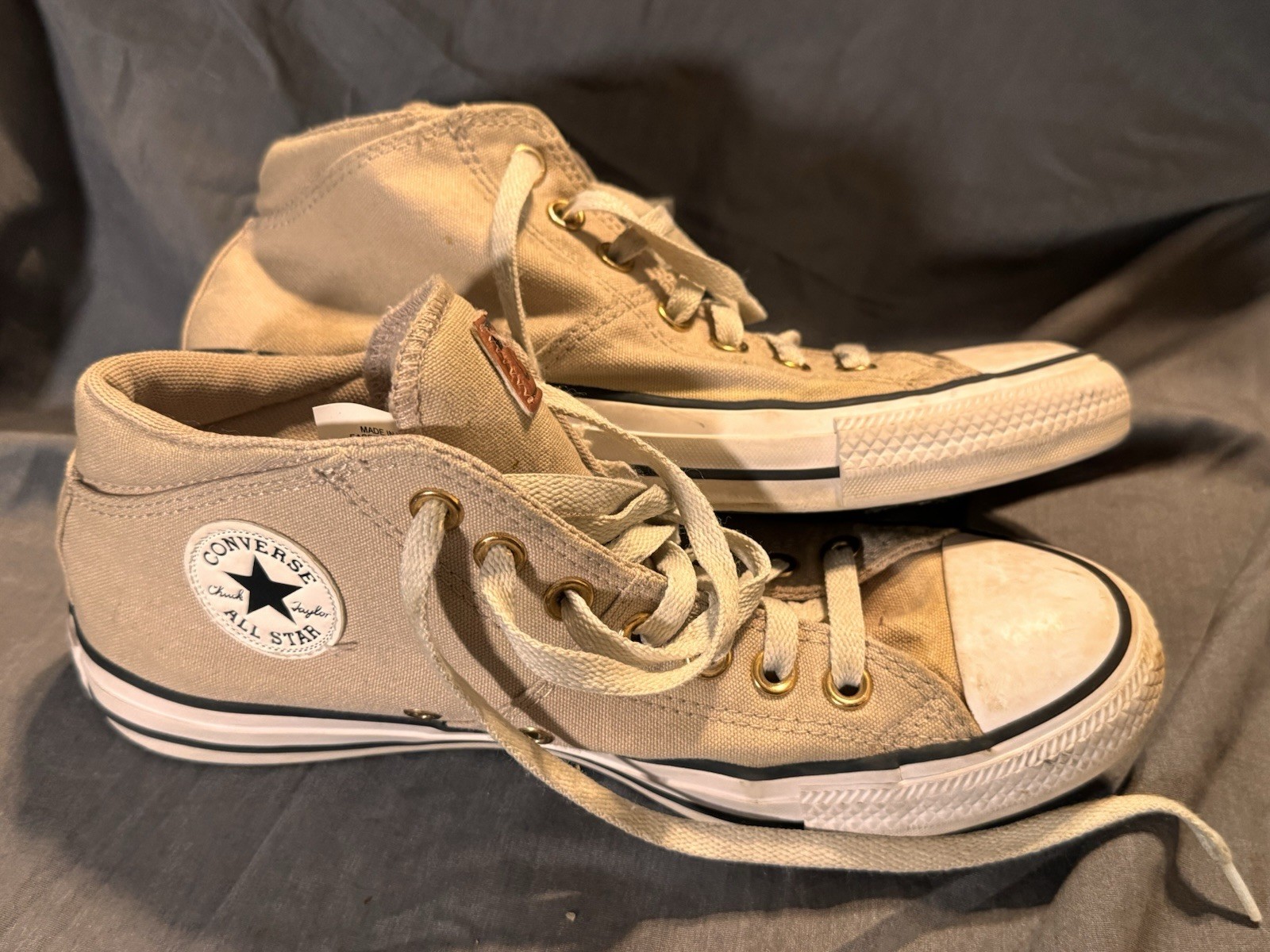 Converse Chuck Taylor All Star Mid Tan Canvas Sneakers Womens 9 thumbnail 2