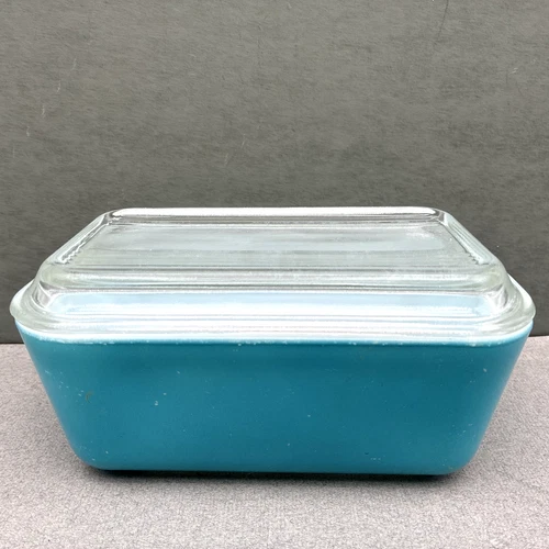 VTG PYREX 0502 Turquoise Blue Rectangular Refrigerator Dish 1.5 PT  7" With Lid