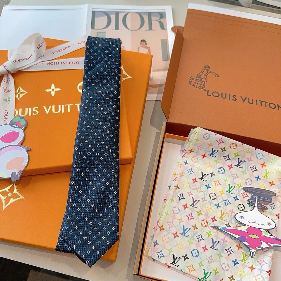 Corbata de seda Louis Vuitton Lv monograma azul marino oscuro Foto 3 de 4