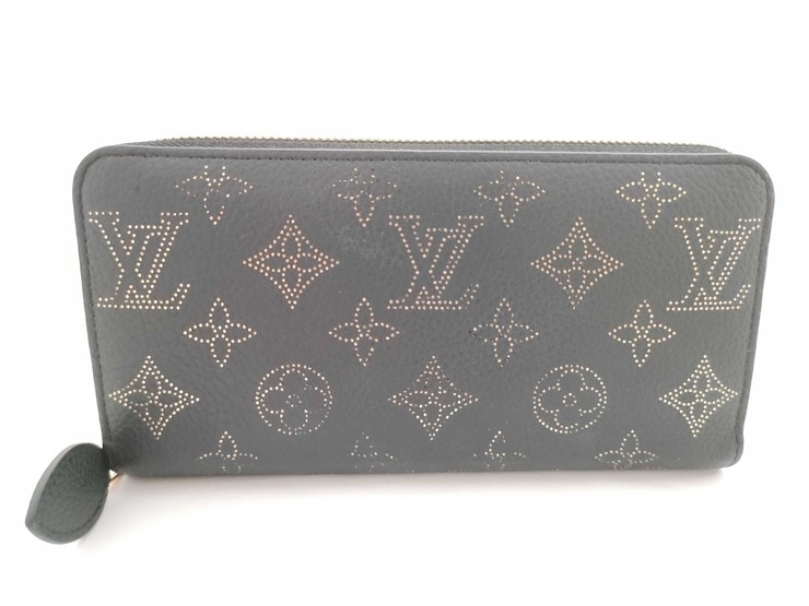Louis Vuitton Monogram Mahina Zippy Wallet M82645 Black Gold Leather 763180