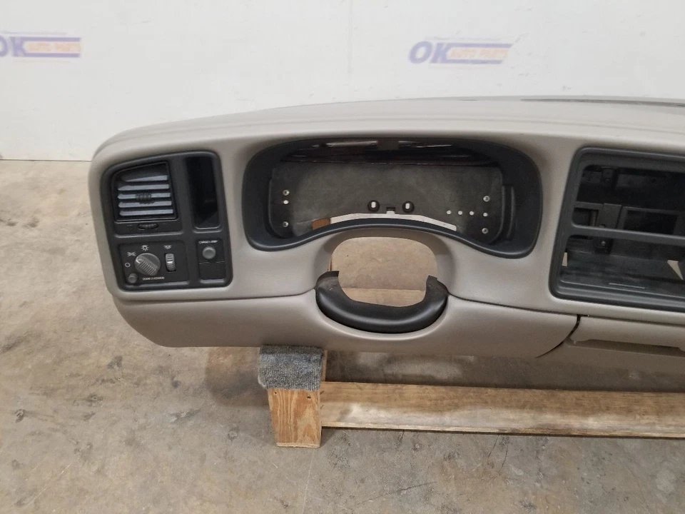 01 2001 GMC SIERRA 2500HD SLT DASH PANEL SHALE WITH SRS, BEZEL, AND GLOVE BOX — 第 4/4 张图片