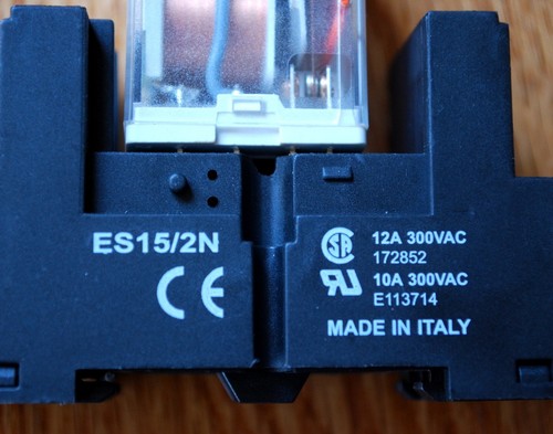 ABB CR-M024DC2, 1SVR 405 611 R1000, 24VDC with Base - USED - Picture 3 of 4