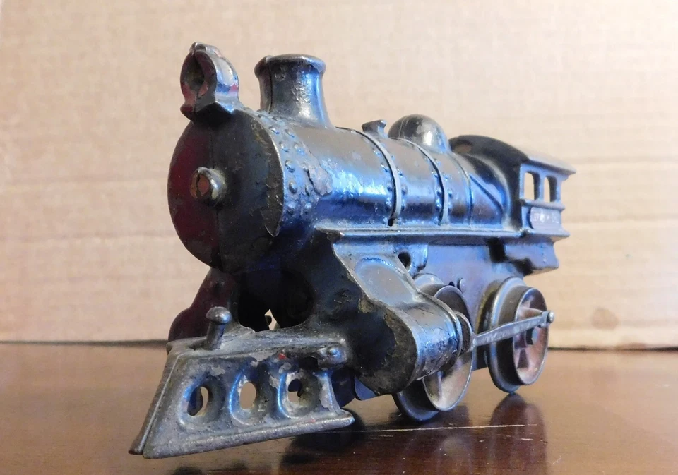 IVES Prewar 0-4-0 Cast Iron Wind-up Clockwork Locomotive # 17 - Runs - Image 3 of 4