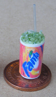 Fanta Limettengetränk mit Eis & einem Strohhalm Tumdee Puppenhaus Miniatur Maßstab 1:12