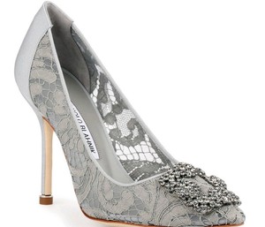 manolo lace pump