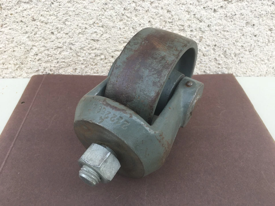 Ancienne roue de chariot / En fonte / A détourner / Déco industriel / Accessoire - Photo 4/4