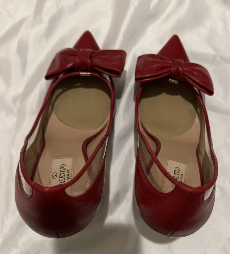 Zapatos de salón Valentino Garavani de cuero rojo con lazo talla 38,5 – Hechos en Italia Foto 3 de 4