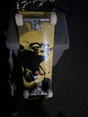 Star Wars Element Skateboard Complete Set Up Yoda Yellow And Black  very clean