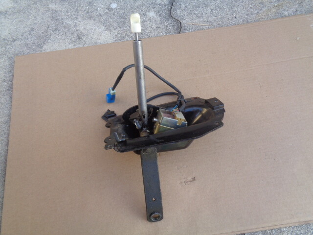 1986 NISSAN 300ZX (2+2) NON-TURBO AUTOMATIC TRANSMISSION FLOOR