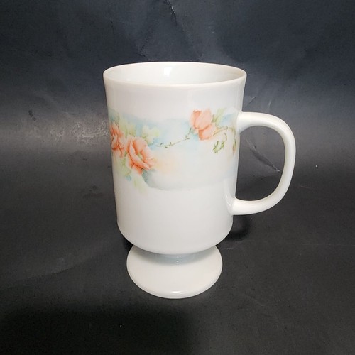 Taza de café floral de colección década de 1980 Betty Herrin pedestal rosas de té - Imagen 2 de 6