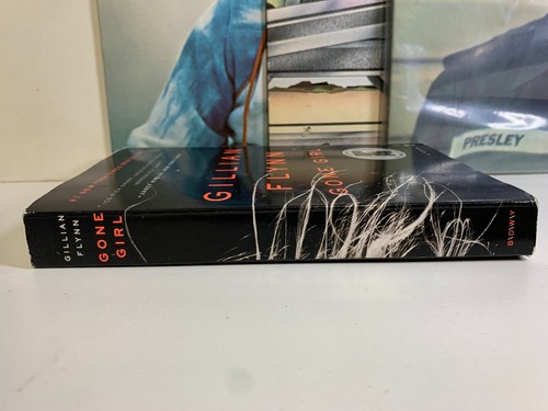 Gone girl: a novel by Gillian Flynn Book - Picture 3 of 3