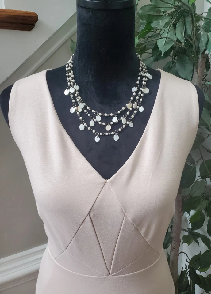 Vestido para mujer Jennifer Lopez beige poliéster cuello en V sin mangas hasta la rodilla 10 Foto 2 de 4