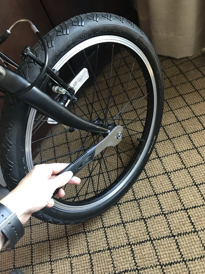 Dahon VYBE City Folding Bike and Orange Hard shell Samsonite Suitcase - Image 3 of 4