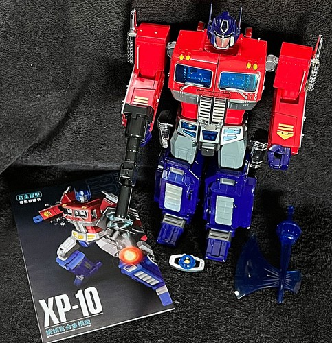 OPTIMUS PRIME • 11-12 POLLICI DI ALTEZZA • SERIE TRASFORMATORI CLASSIC XP-10