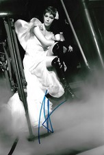 Connie Nielsen Autogramm signed 20x30 cm Bild s/w