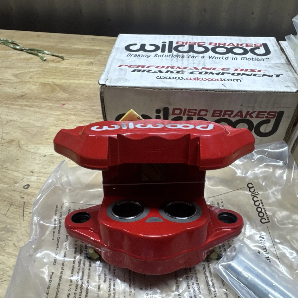 2x.Wilwood 120-11875-RD D154 Pinça Flutuante de Pistão Duplo, GM, Vermelho Novo Estoque Antigo - Imagem 3 de 4