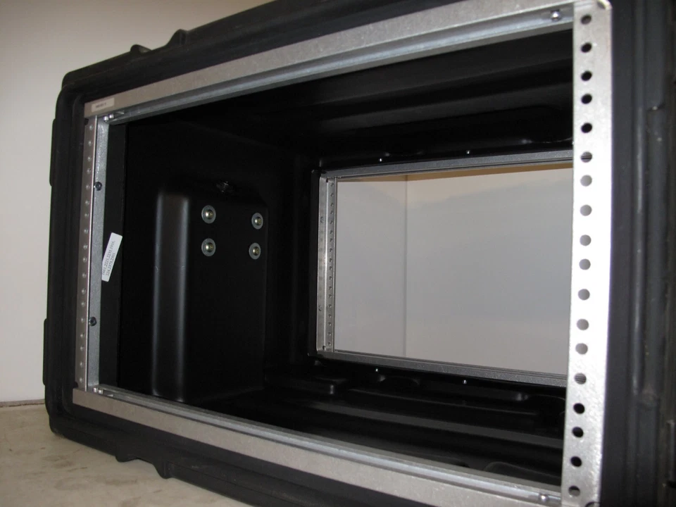 Estuche rígido resistente a la intemperie Hardigg Pelican ProRack montaje en rack 06U x16 negro Foto 3 de 4