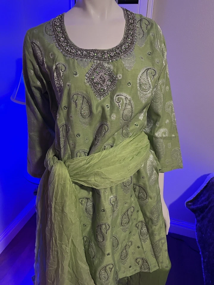 СДЕЛАННЫЙ НА ЗАКАЗ традиционный сари платье имеет зеленый, серебро и бриллиант камень - Изображение 4 из 4