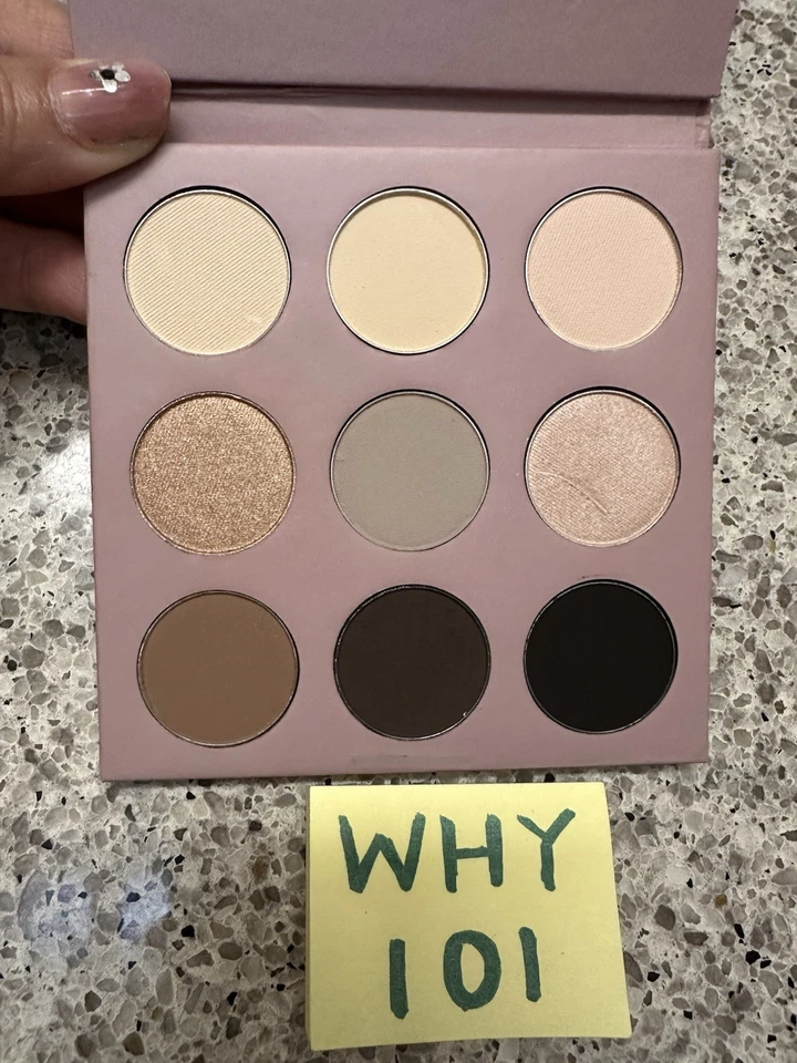 Paleta de sombras de ojos CARGO COSMETICS Nude Beach 9 tonos neutros. Talla completa. $40 Foto 3 de 4