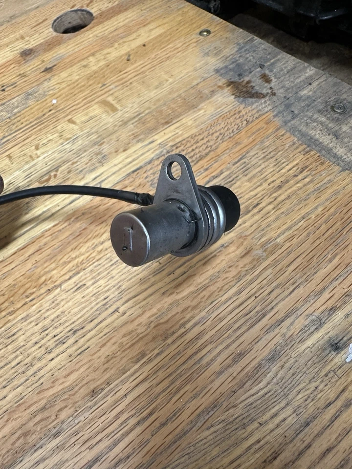 Sensor de posición del cigüeñal 12141713007 para BMW E28 E30 E34 325 325es 325is Foto 2 de 2