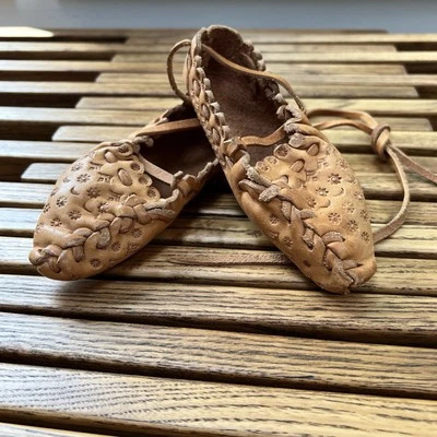 Collectible Leather Hand-made Children’s Shoes Vintage - Native American - Photo 1/4
