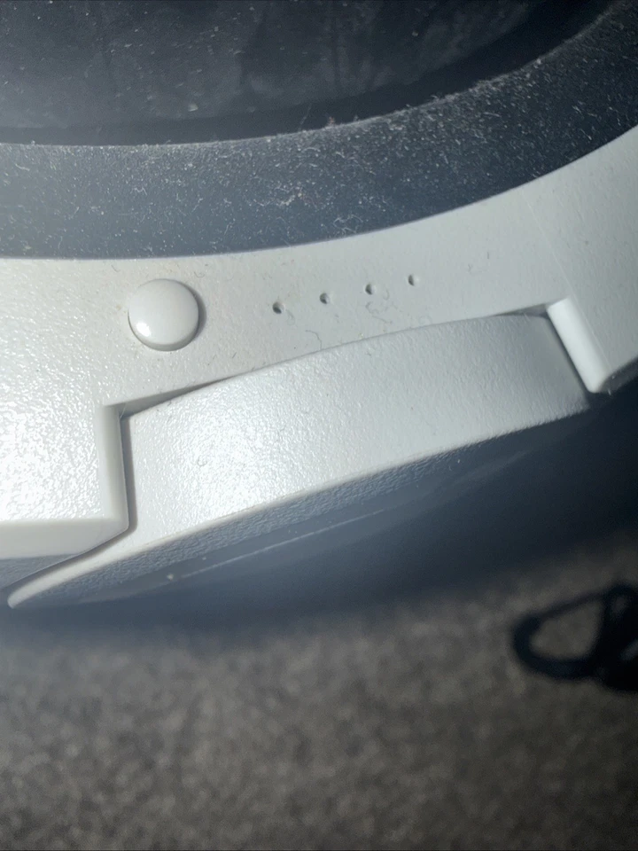 (USED) Oculus Quest 2 Virtual Reality Headset 128GB PLEASE READ DESCRIPTION!!! - Image 3 of 4