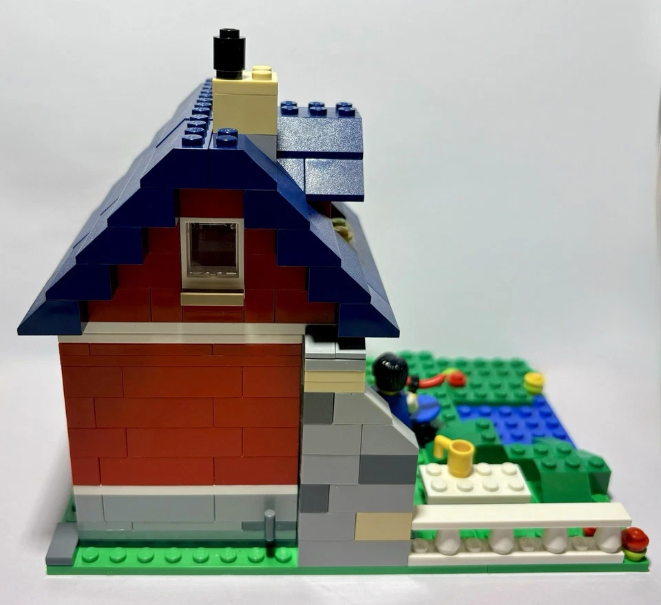 LEGO Creator 31009 Small Cottage, photo 2 of 5