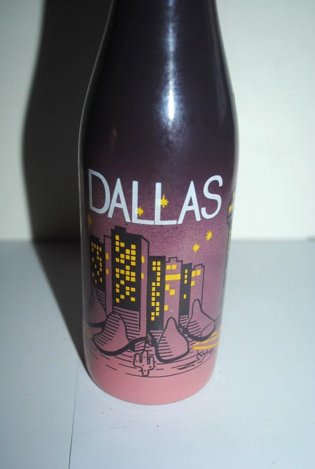 Convención IBIE 1986, Dallas, conmemoración botella de refresco, morado, botas vaqueras skyline Foto 3 de 4