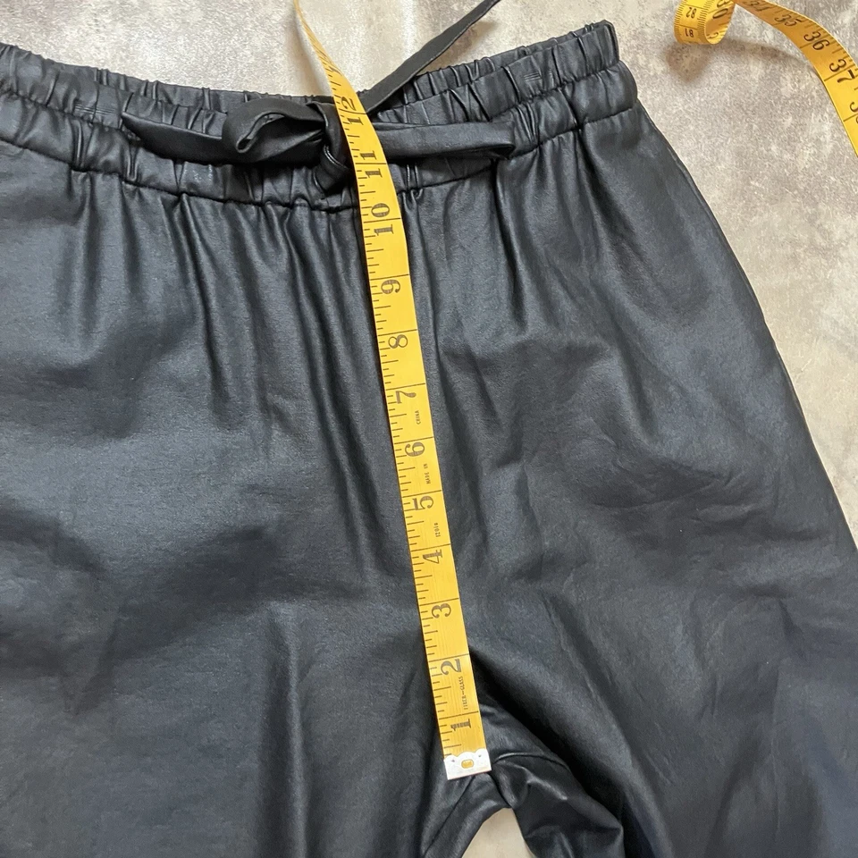 Pantalones ZARA para mujer XS negros tiro alto imitación cuero pantalones bolsillos piernas anchas Foto 4 de 4