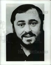 1977 Press Photo Luciano Pavarotti - cvb16222