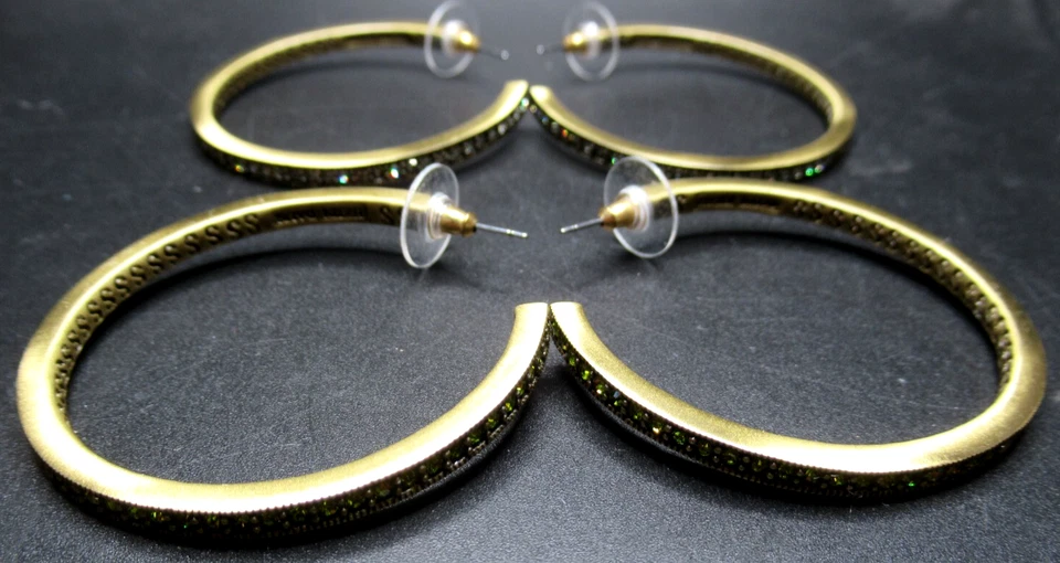 Aros de cristal verde y hielo brillante HEIDI DAUS 2 pares de pendientes perforados Foto 2 de 4