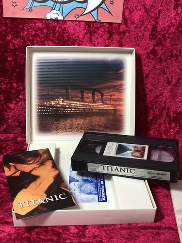 Titanic VHS Collectors Box Set Includes VHS Tape Film Cell - Foto 5 di 7