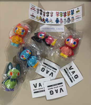 VAG VINYL ARTIST GACHA series 45 Medicom Toy Mueanfun Sapanake BAD