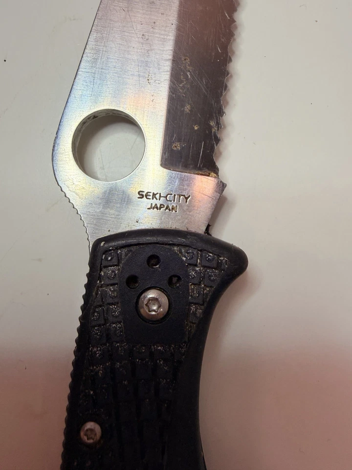 Cuchillo Plegable Spyderco - Hoja Dentada Larga - Seki City Japón (Raro) Foto 4 de 4