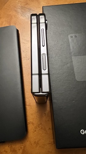 Samsung Galaxy Z Flip5 256GB Graphite TOP Zustand - Bild 4 von 6