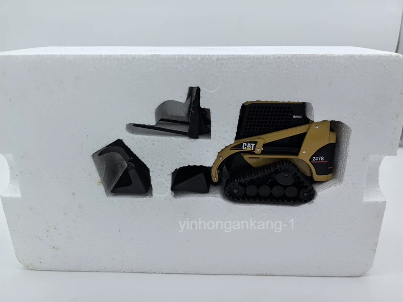 New 2005 Norscot 1/32 Diecast Cat Caterpillar 247B Multi Terrain Loader 3 Tools - Image 3 of 4