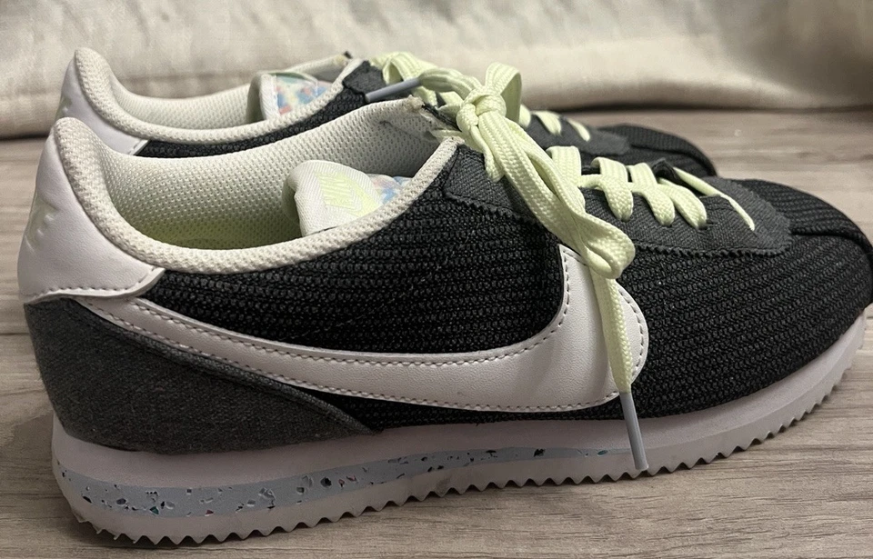 Nike Classic Cortez “Lona Reciclada” Mujer 7.5 Foto 3 de 4